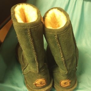 Bearpaw Size 6 Green Mukluks